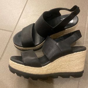 Sorel wedge sandals - size 9